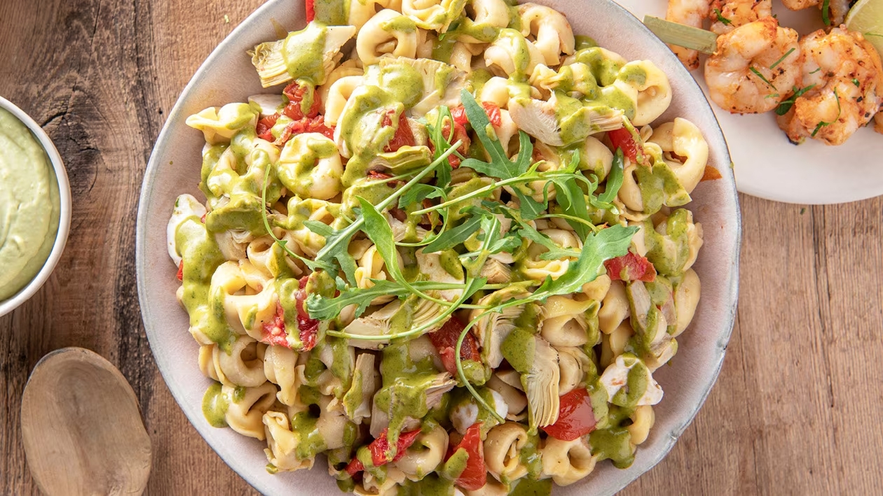 Pastasalade met tortellini, artisjok en zongedroogde tomaten