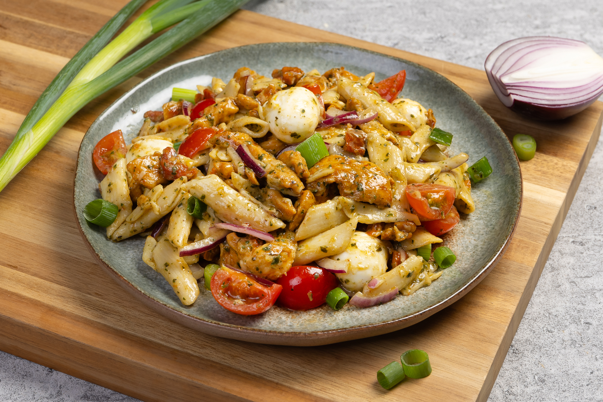 Koude pasta pesto salade met kip