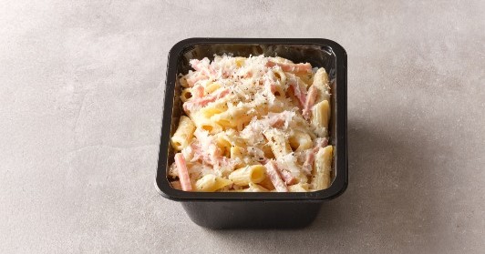 Penne met kaassaus en gegrilde ham