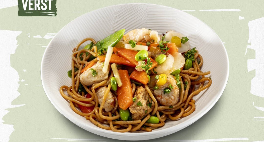 Surinaamse mie met beefreepjes en paksoi