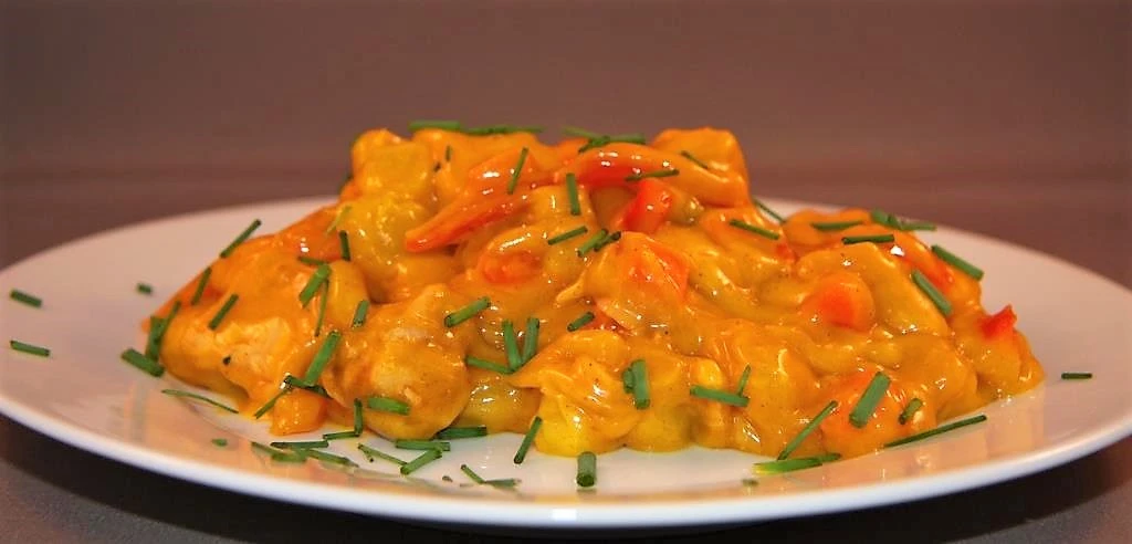 Kerrie-ananasroomsaus en kipfilet